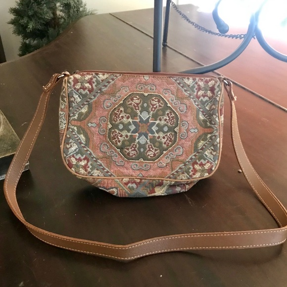 L.L. Bean Handbags - GONE 6/20♦️LL Bean Tapestry Purse